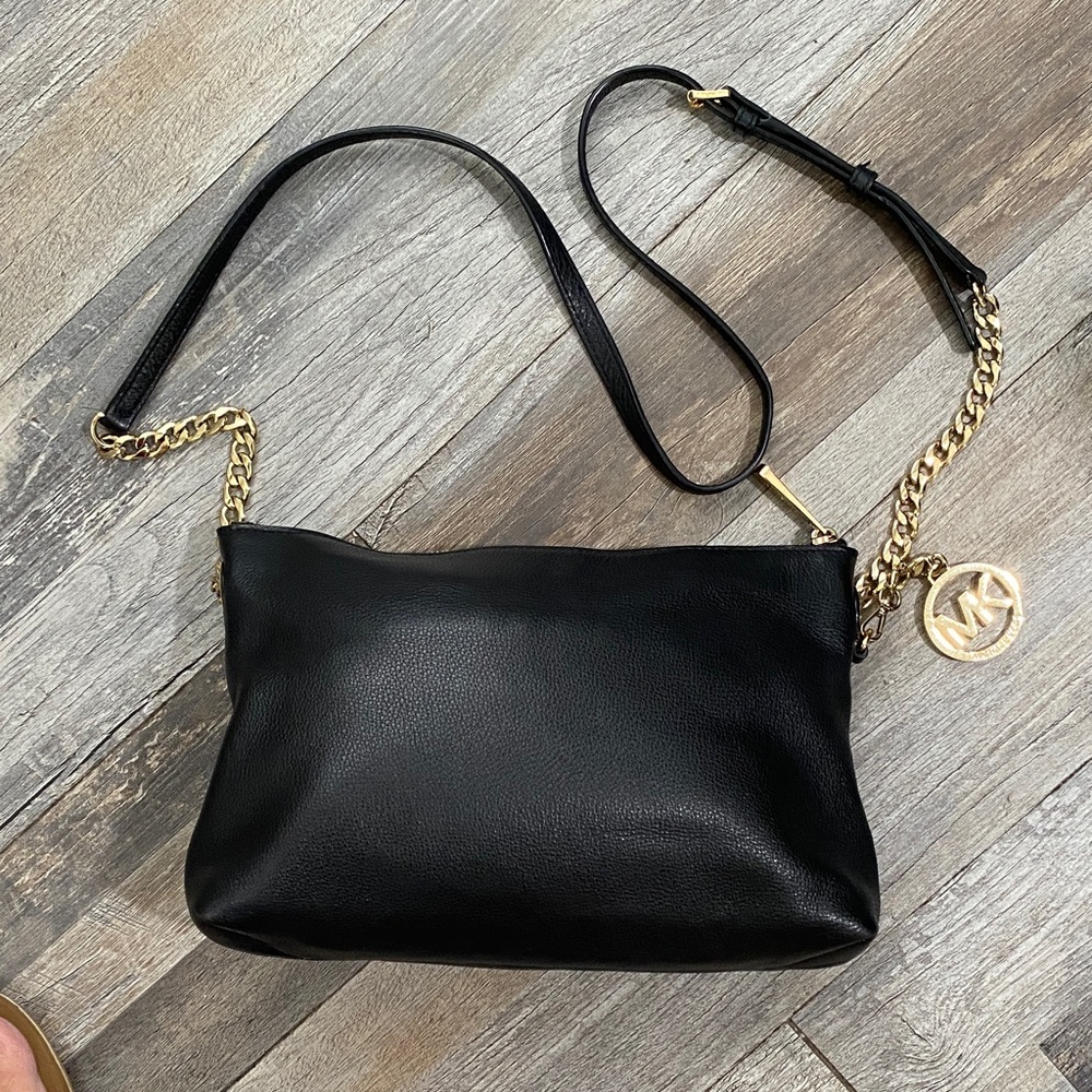 Leather Michael Kors Black Crossbody Bag with Gold Chain - Picture 4 of 16